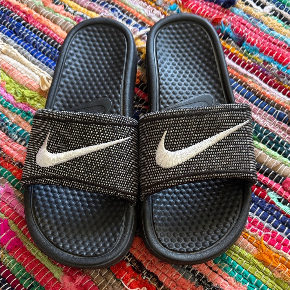 Nike Black and White Textured Slide Sandals Men’s Size 8